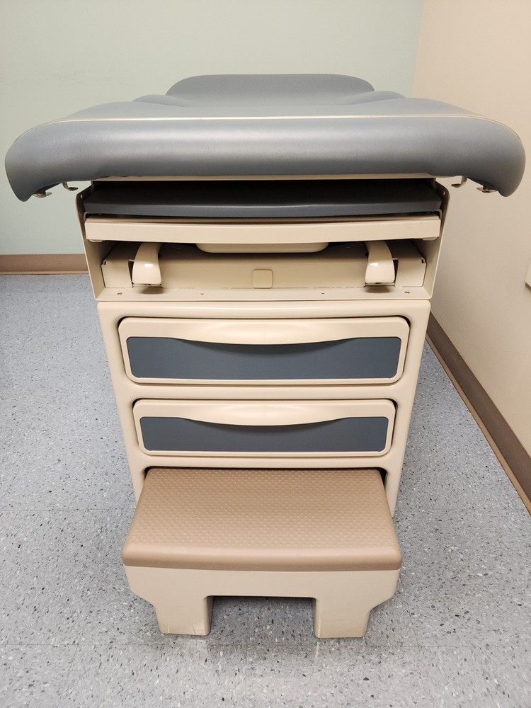 Midmark Ritter 204 Manual Exam Table w/adjustable provider Stool