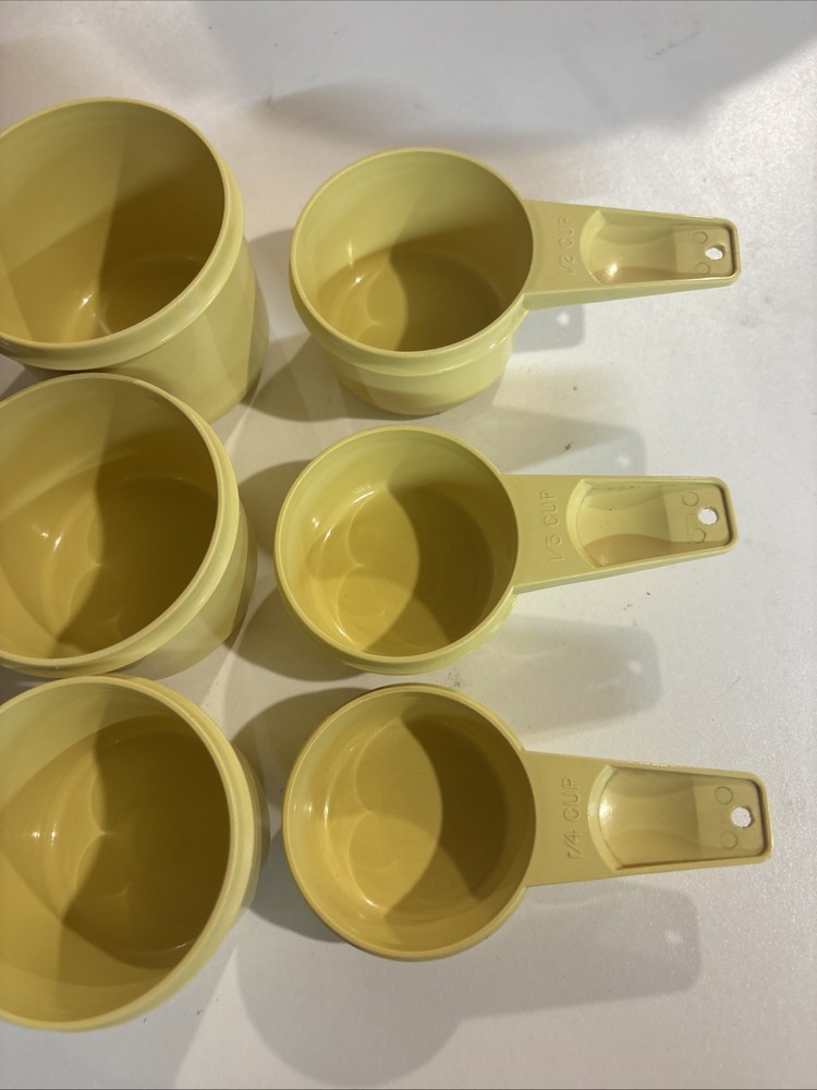 Vintage Tupperware 6 piece Nesting Measuring Cup Set Complete Yellow