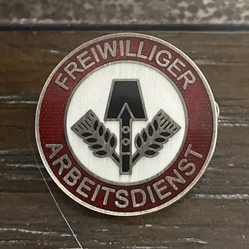 WW2 German Freiwilliger Arbeitsdienst Pin