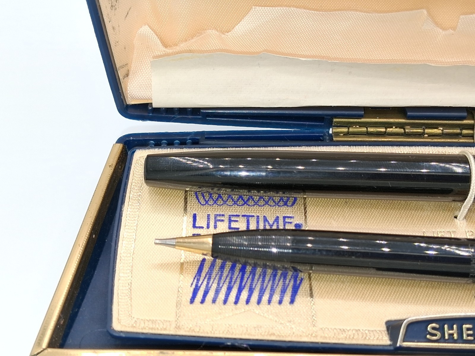 Vintage Sheaffer's Silver & Black Fountain Pen/Pencil Set w Original Case