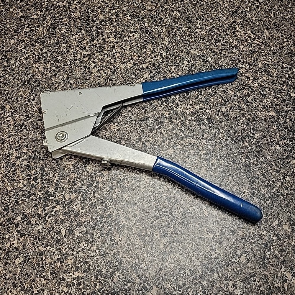 VINTAGE USM Pop Rivet Rivetool Tool Kit with Case