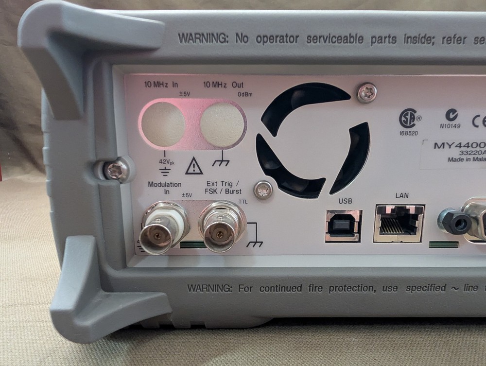 Agilent 33220A 20MHz Function/Arb Waveform Generator - Very Good Condition