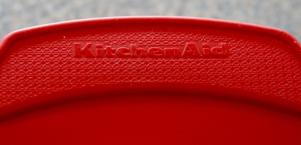 ^KITCHENAID 9" RED ROUND SILICONE CAKE PAN