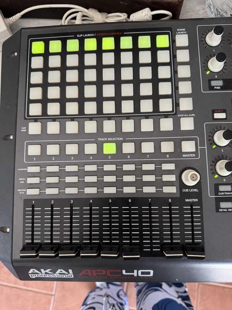 Akai Professional APC40 40 DJ Controller Pad Triggers Ableton Powers Up READ
