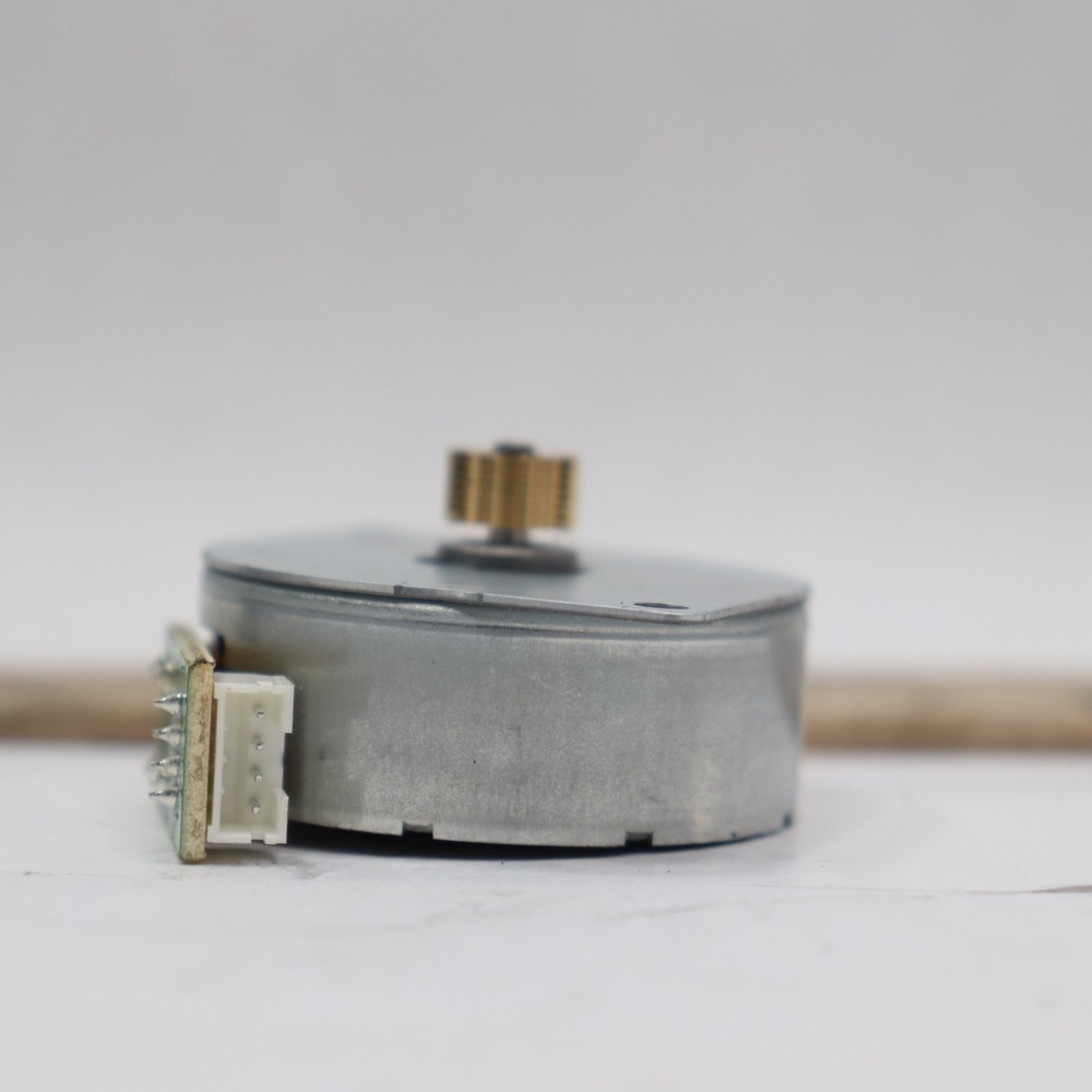 Engine Step-by-Step Unipolar 7.5Â° 7 Ohm 12V 3AA01109400