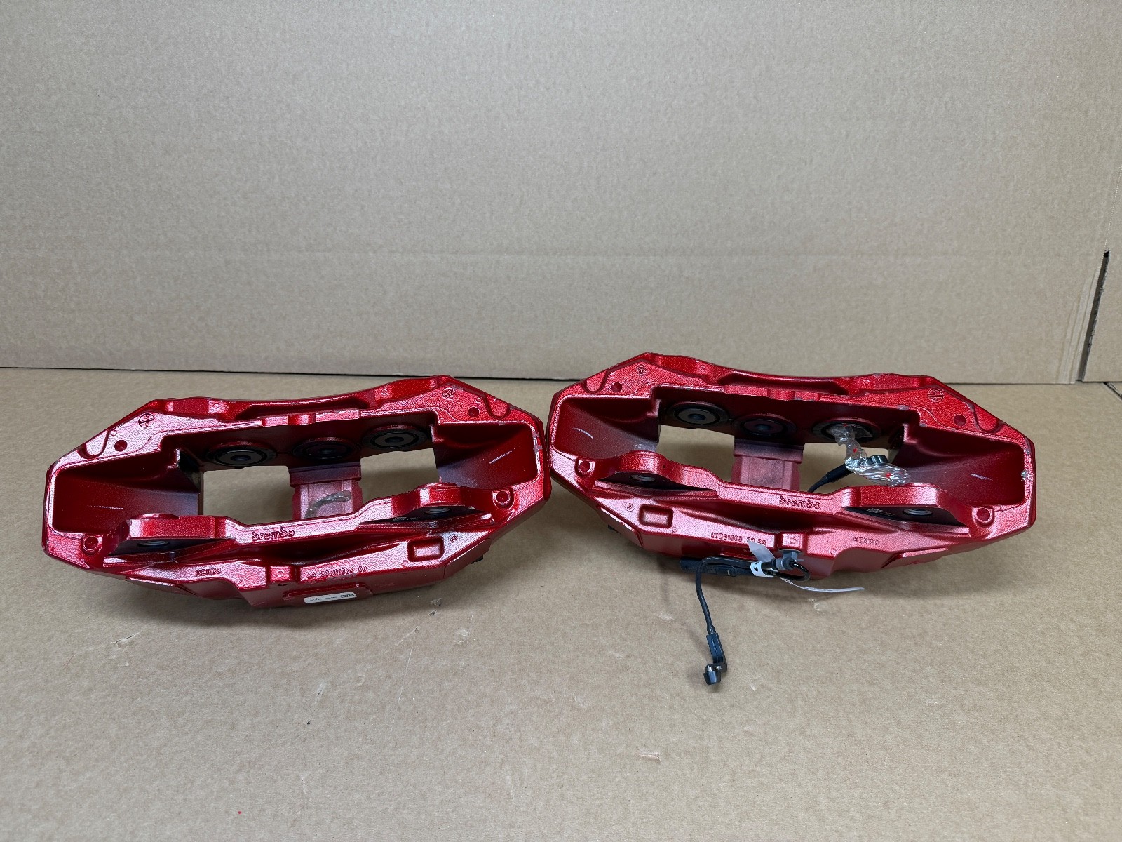 OEM Cadillac Escalade Tahoe V Brembo FRONT CALIPER SET 2021-2024 86555782