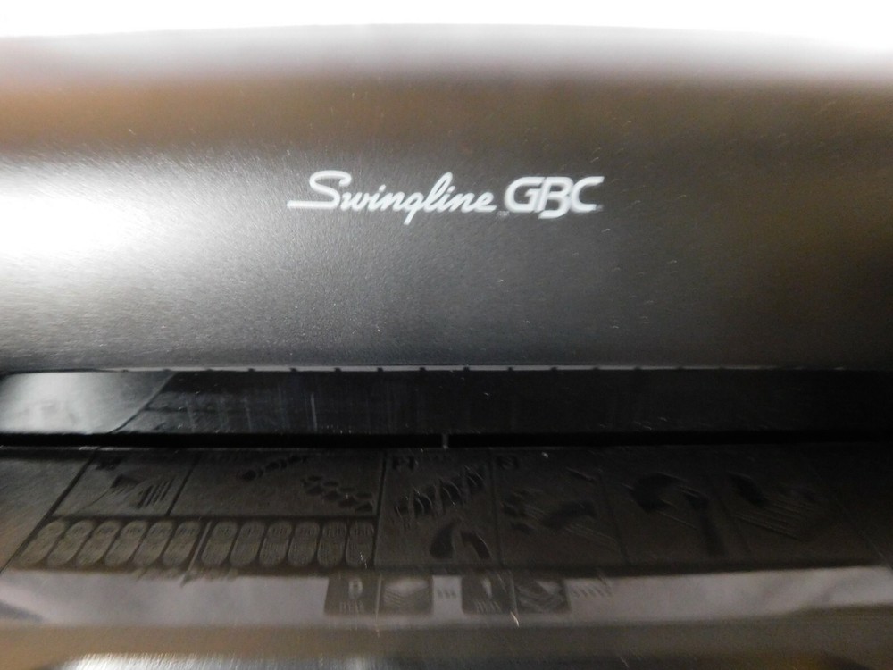 GBC CombBind C12 SwingLine Comb Binder & Punch