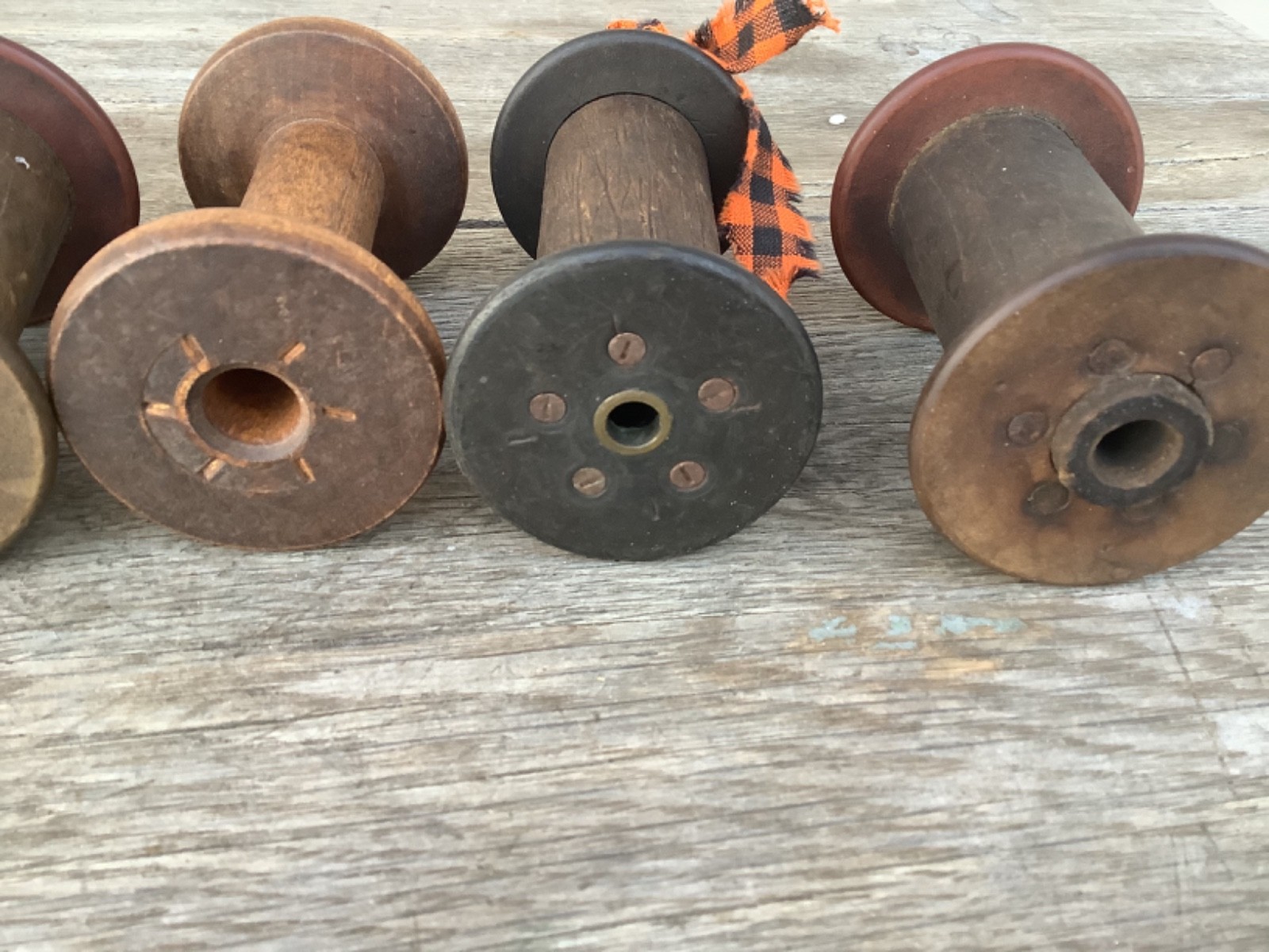 (5) Rustic Vintage Primitive Textile Mill Wooden Spools/ Bobbins 3-4" tall J5