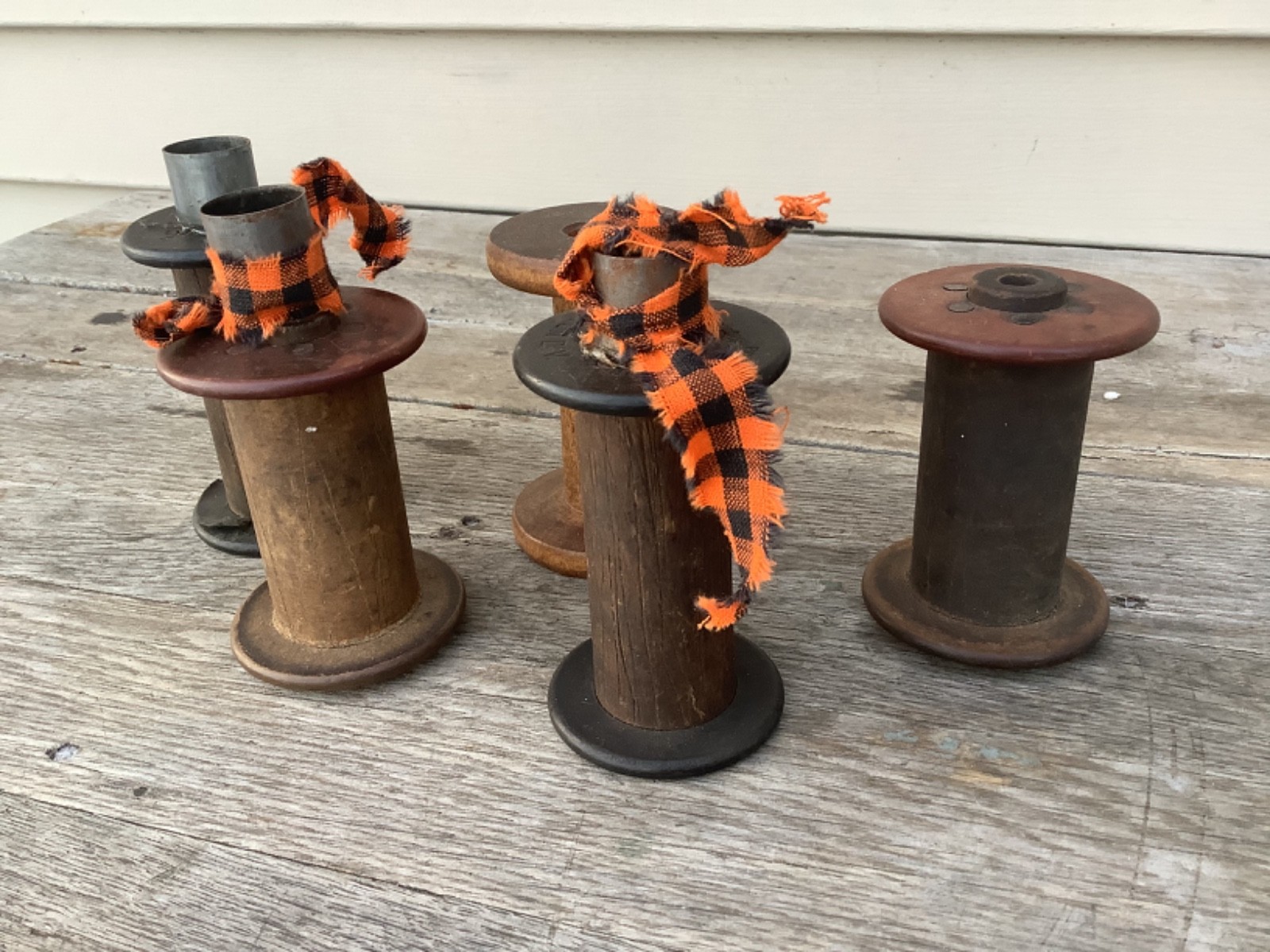 (5) Rustic Vintage Primitive Textile Mill Wooden Spools/ Bobbins 3-4" tall J5