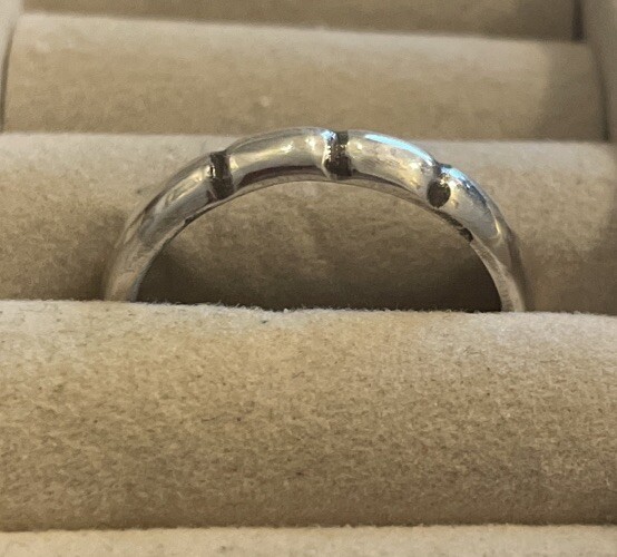 BEAUTIFUL 4MM STERLING SILVER 925 RING SIZE 8.5