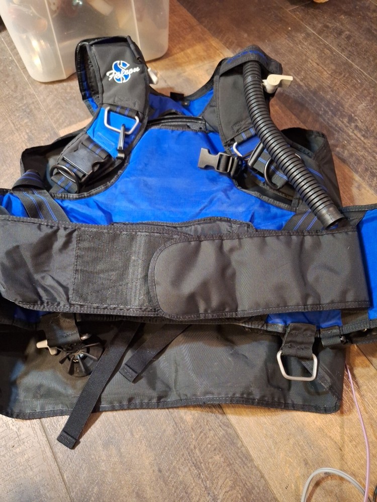 SCUBAPRO Falcon BCD Blue  Medium  Used