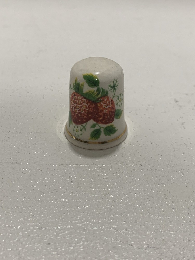 Vintage Strawberry Thimble ￼England