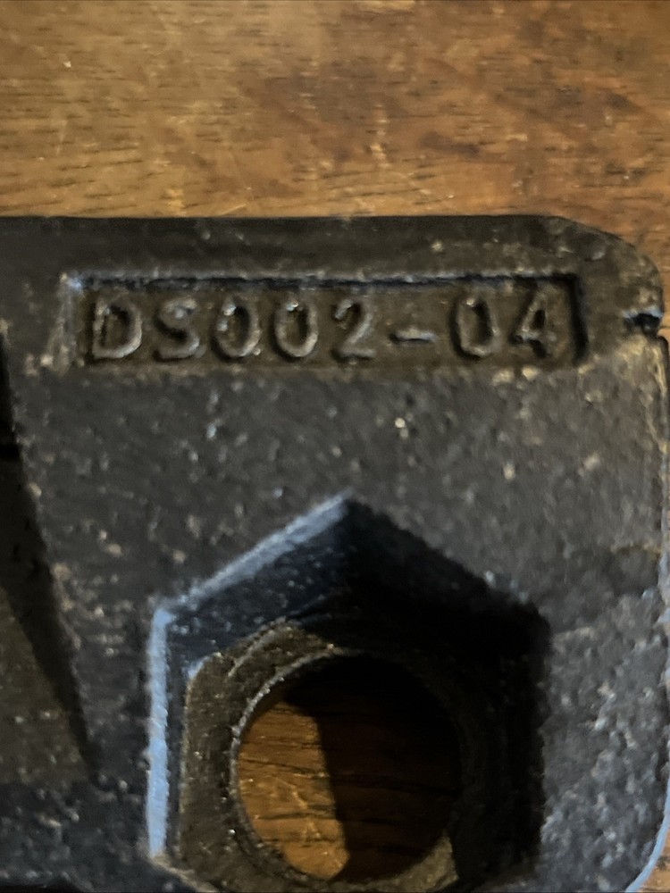 NOS CASCADE C-204186 HOOK Lower Iron Black