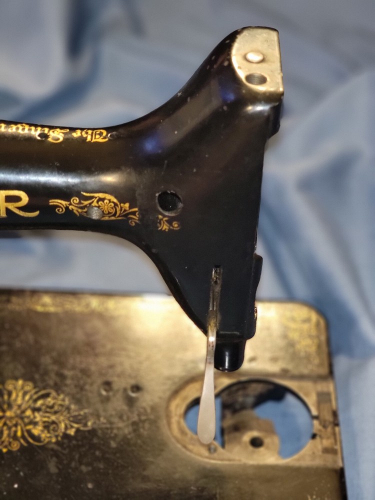 Singer Sewing Machine Vintage 1928 AB917675 shell only