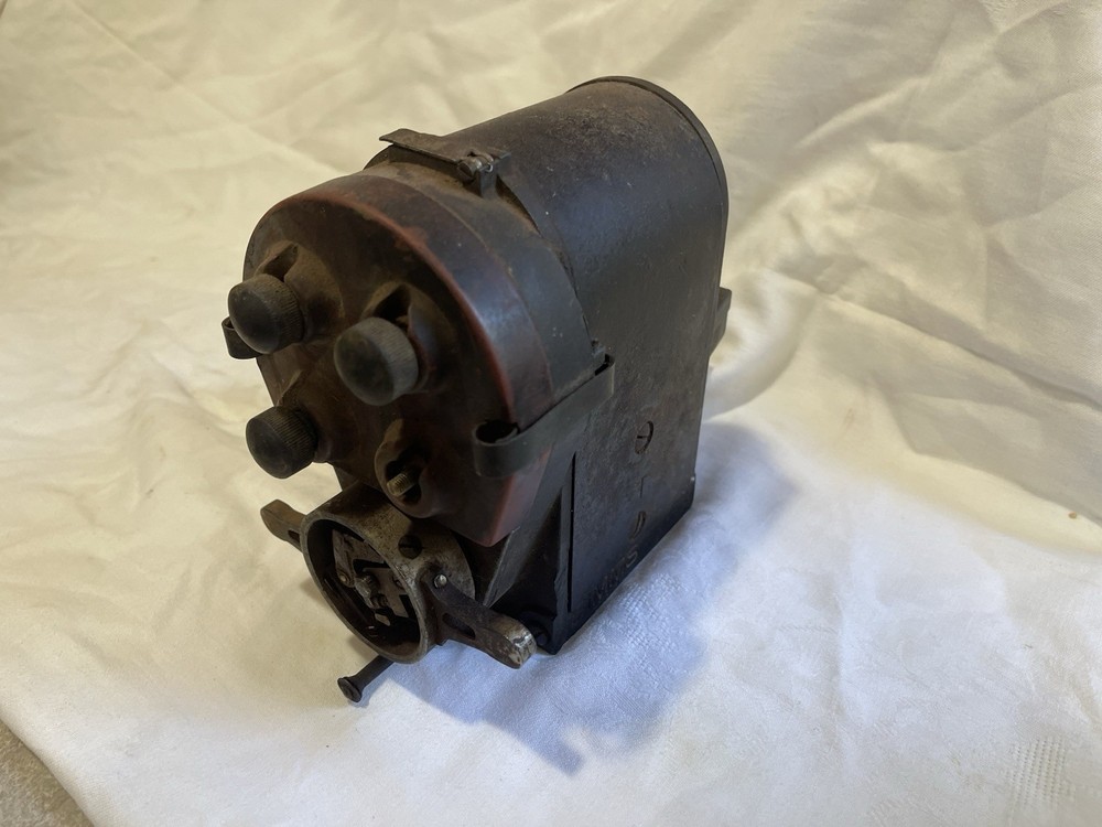 Four-cylinder magneto
