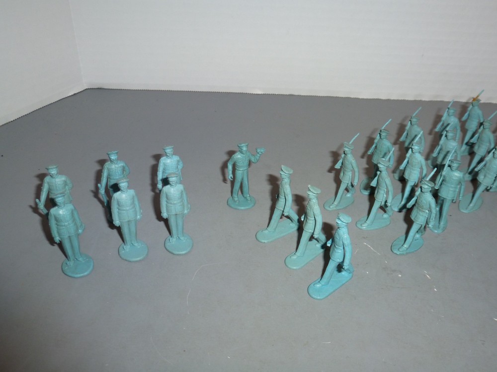 MARX 40mm PLAYSET MARINES 28 COUNT