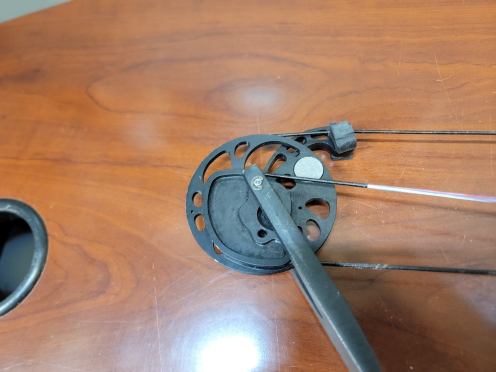 MATHEWS ICON SOLOCAM Compound Bow - RH - 29” Draw Length 50lbs