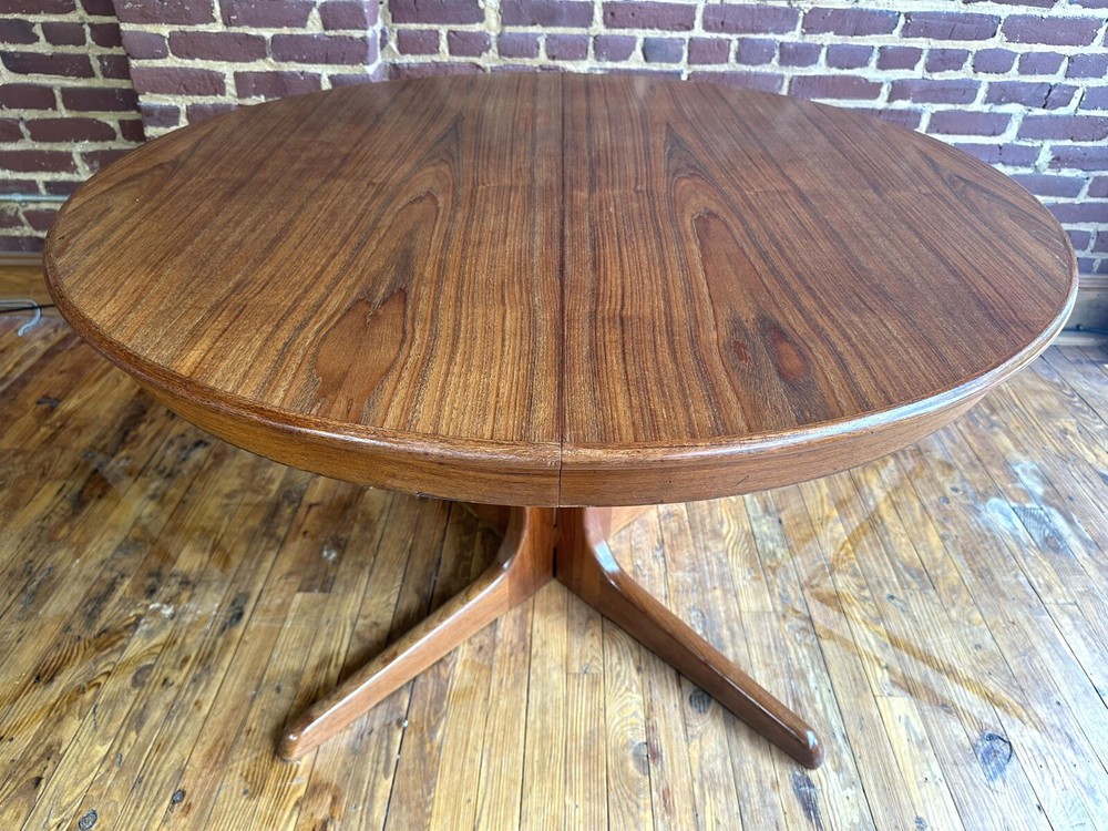 Danish Mid Century Modern Model 462 Teak Extension Dining Table w/ Two Leafs