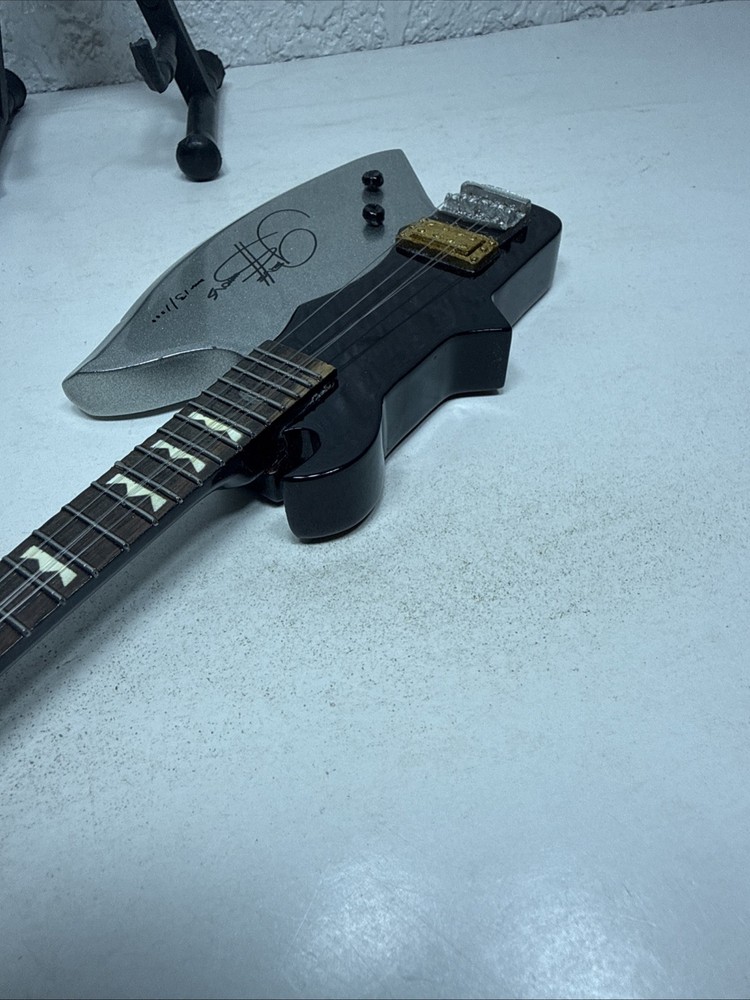 Miniature Bass Guitar For KISS GENE SIMMONS Ax USED