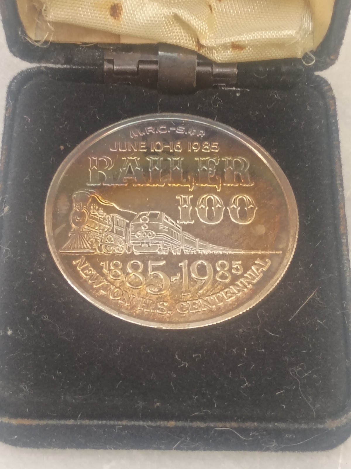 Railer 100 M.R.C. - S.&R. Railroad Silver Round 1985 Newton H.S. TROY OZ .999