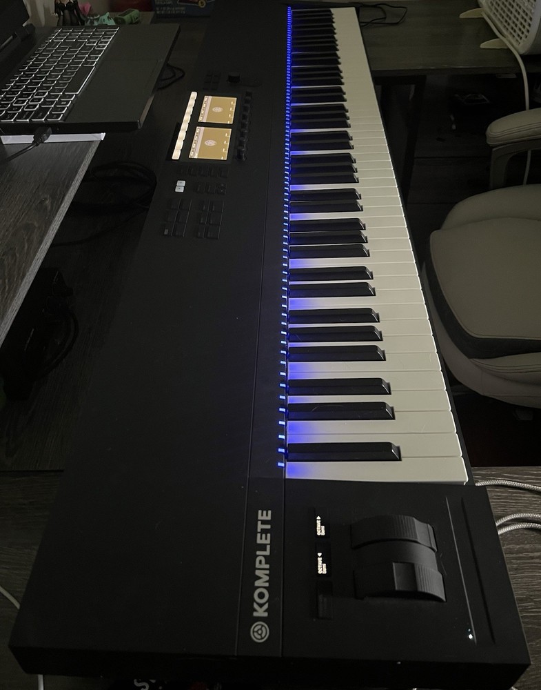 Native Instruments Komplete Kontrol S88 MK2 Keyboard