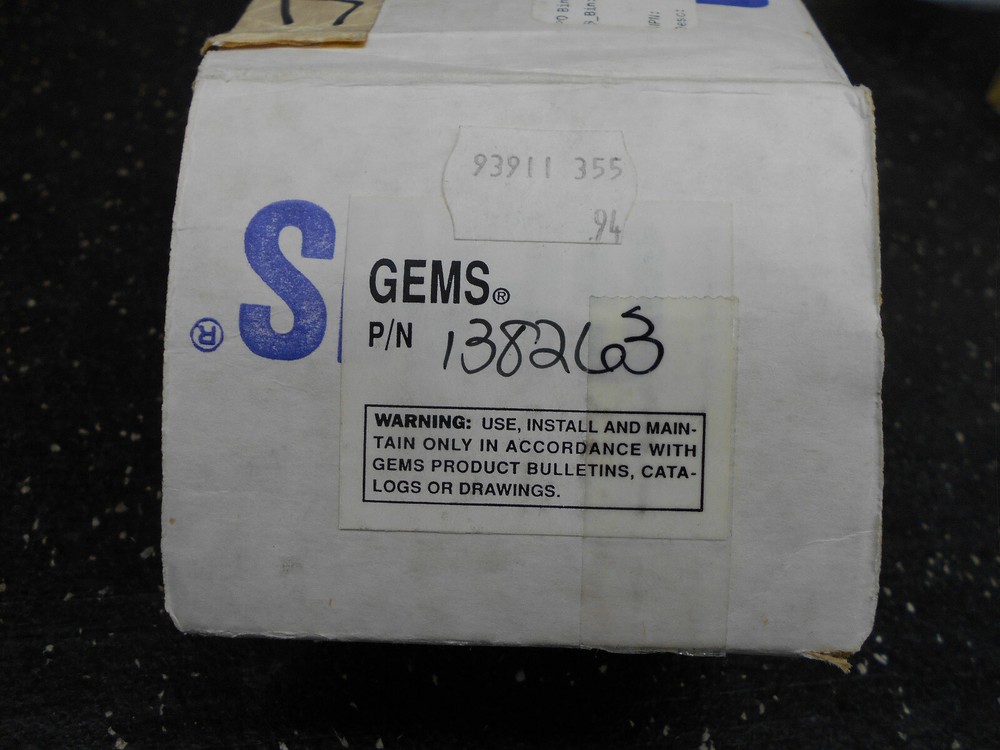 GEMS SENSORS LS-800 LEVEL SWITCH SIDE MOUNTED FLOAT BOTTLE