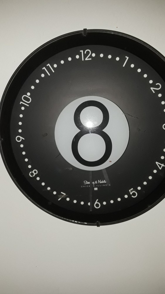 8 Ball billiad clock