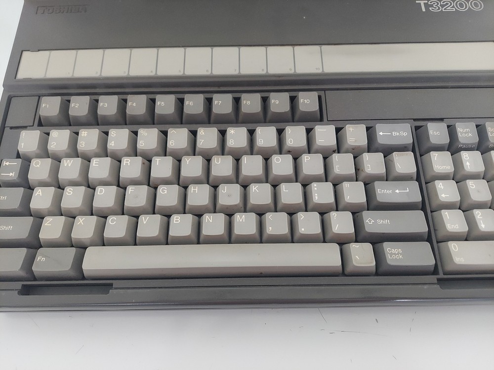 Toshiba T3200 Luggable Notebook Laptop