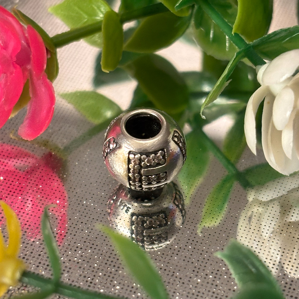 Pandora 💖 Surrounded by Love Charm 🌟💫