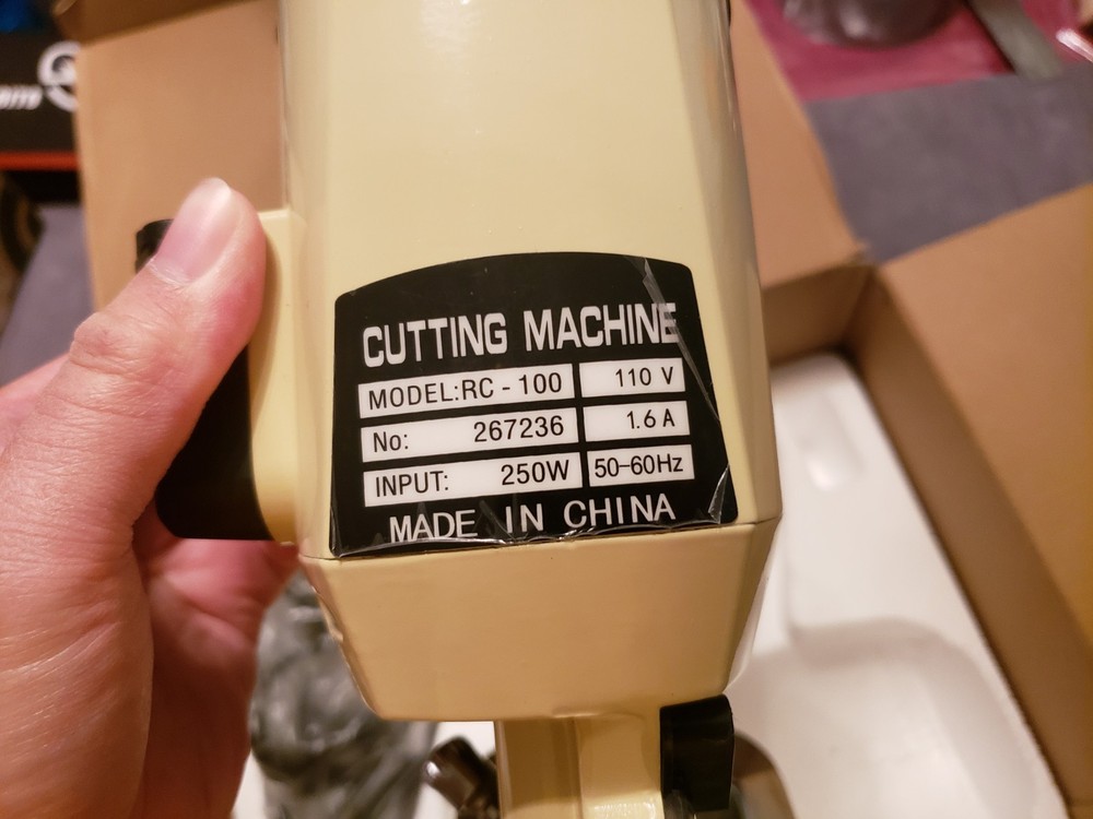 [OPEN BOX] Electric RC-100 Fabric Cloth Cutting Machine for Multiple Layers