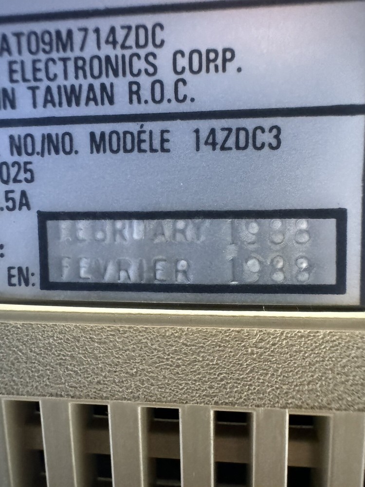 Vintage Zenith Data Systems 14ZDC3 Eazy PC Computer Powers Up