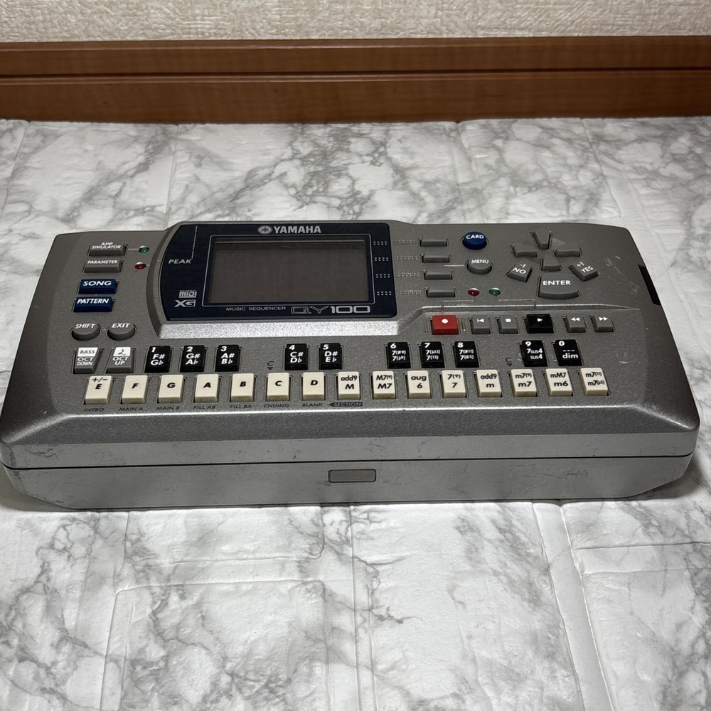 YAMAHA QY100 Music Sequencer Sampler Sound Module