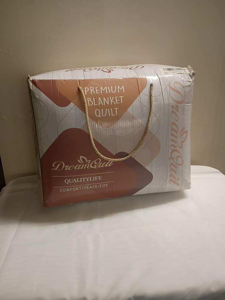 Drean Quil Queen Size Comforter  Only Comforter