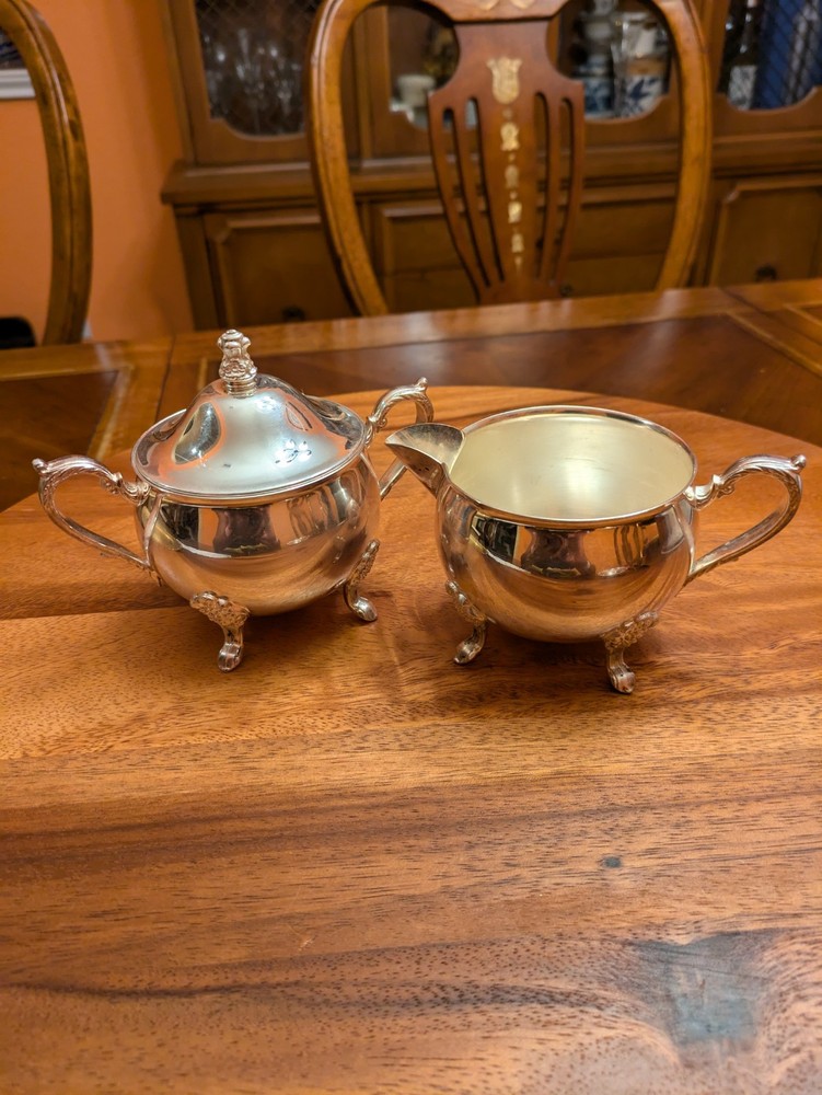Leonard Silverplate Covered Sugar And Creamer Set