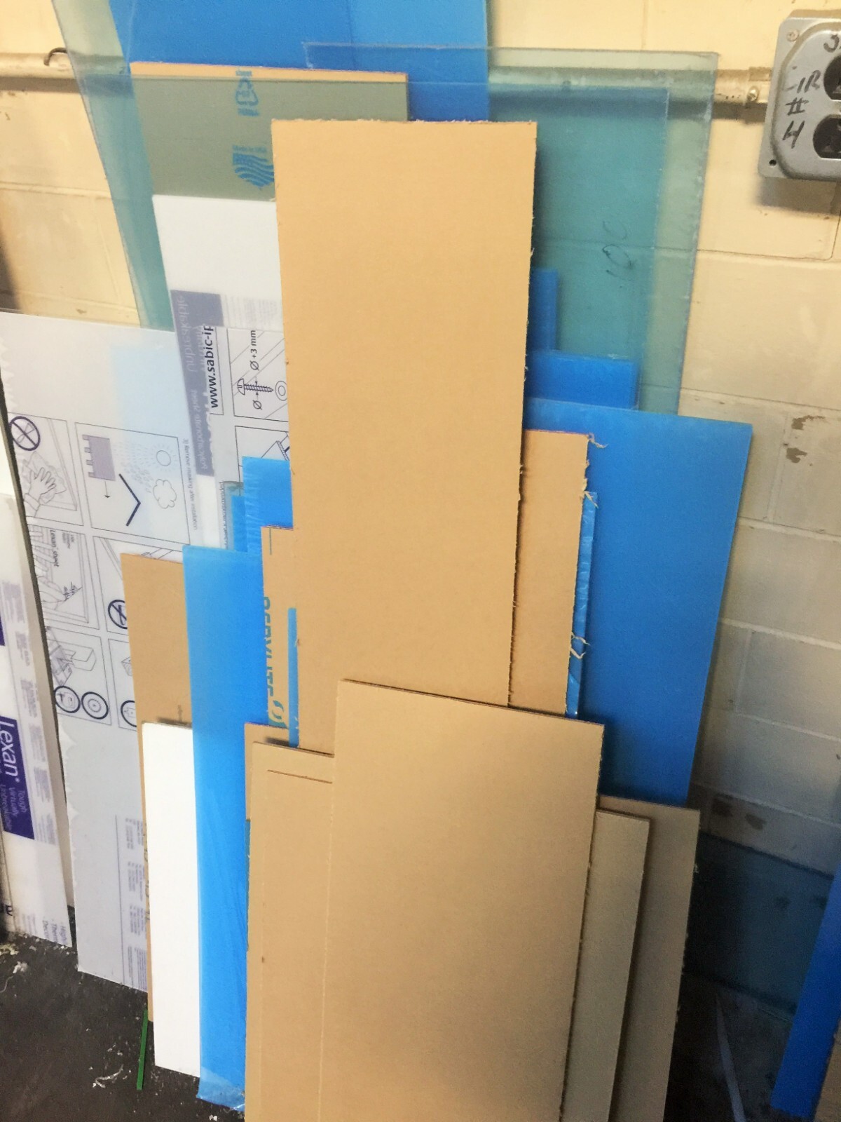 Clear Acrylic Plexiglas Clear Plastic Scratch-Resistant Replacement Sheet