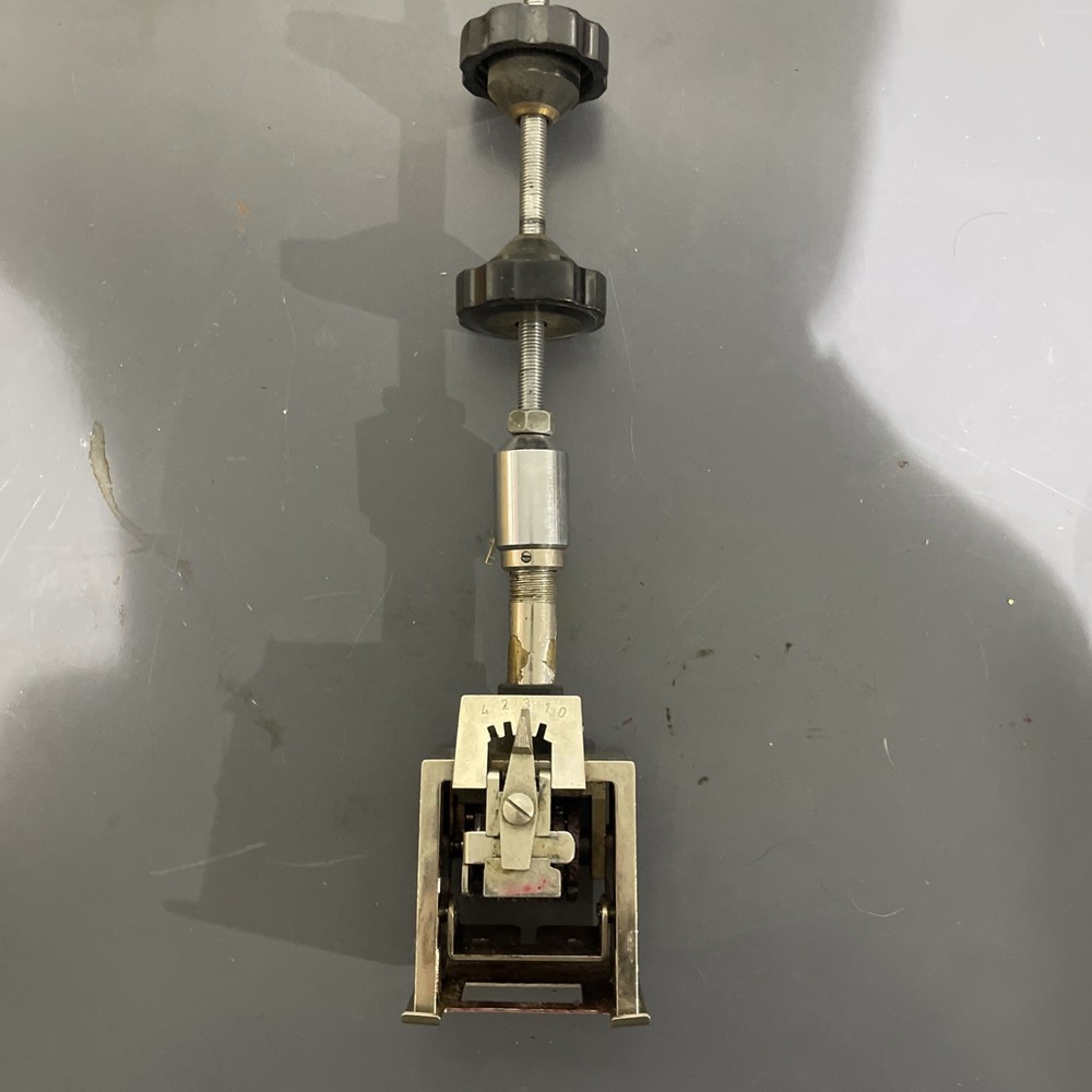 Numbering Head. model Number A 2712R