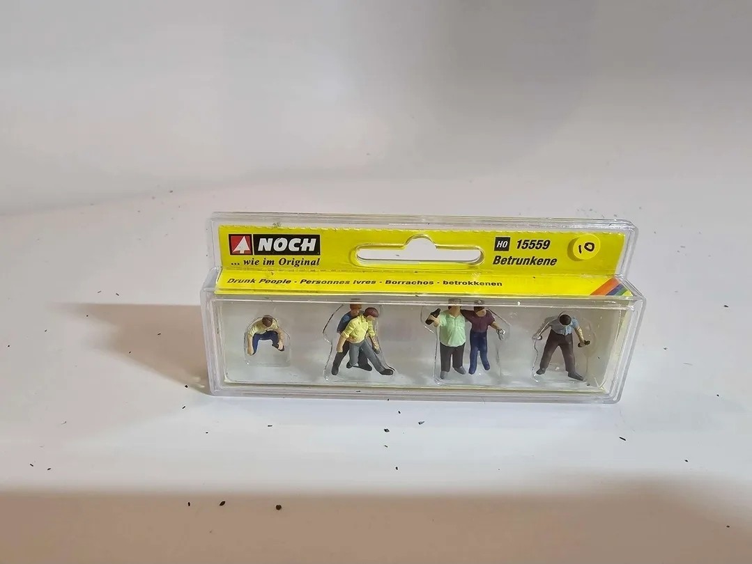 Noch Drunk People 15559 HO Scale
