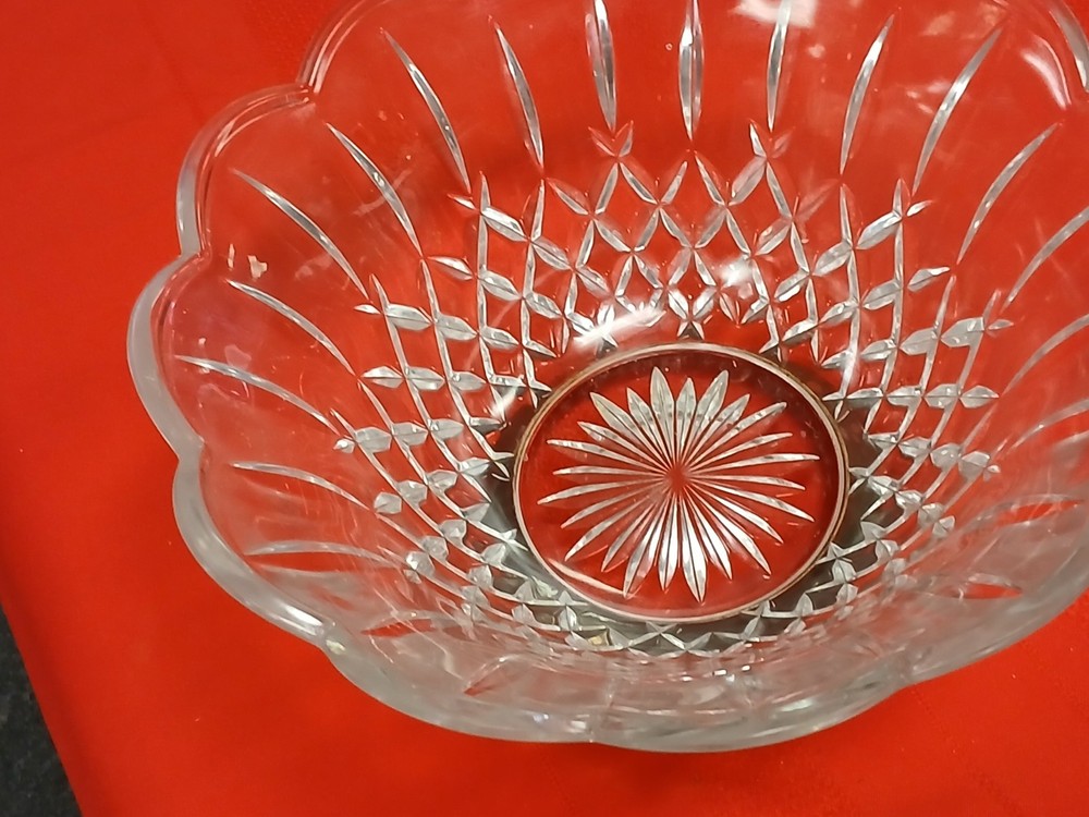 Silver Plated pedestal Base Crystal Fruit Bowl Scalloped Edge Vintage