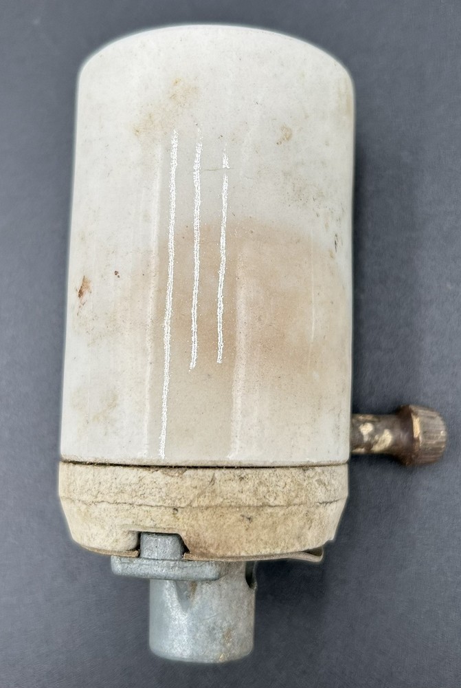 Vintage Leviton PORCELAIN Turn Knob Socket.