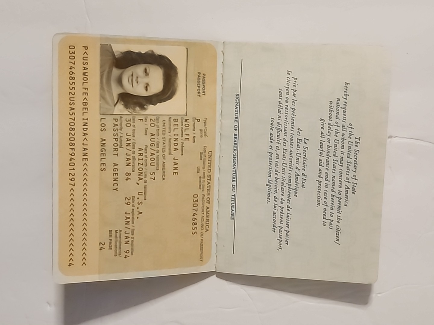 1984 USA Passport, expired obsolete vintage id female, no travel stamps