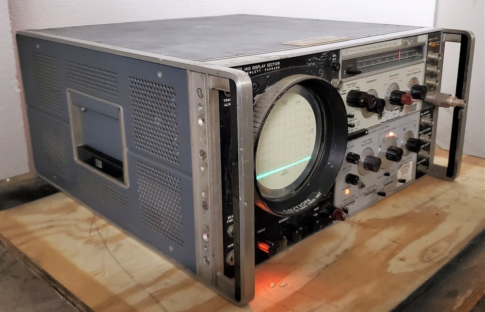 HP HEWLETT PACKARD SPECTRUM ANALYZER w/ 141S DISPLAY 8555A RF & 8552B IF SECTION