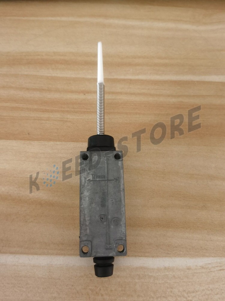 1PCS New Panasonic AZ8166 Limit Switch