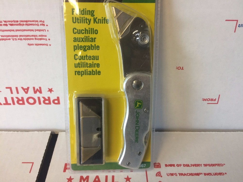 John Deere Folding Utility Knife w/ Extra Blades - TY26567