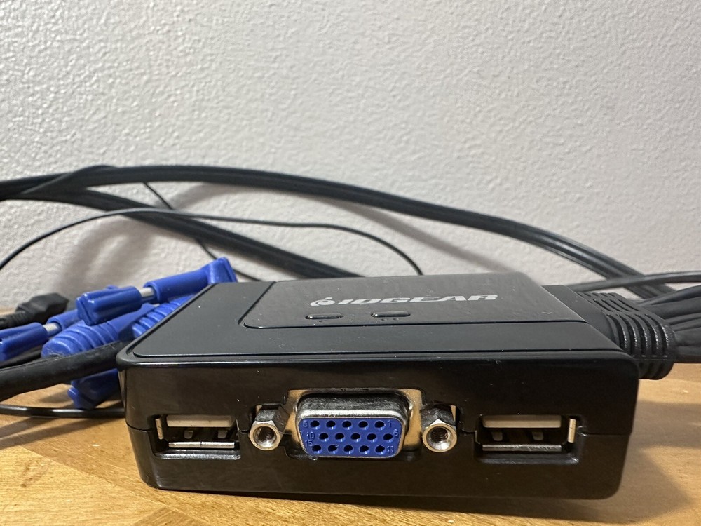 IOGEAR 2-Port USB KVM Switch GCS22U - Excellent condition!