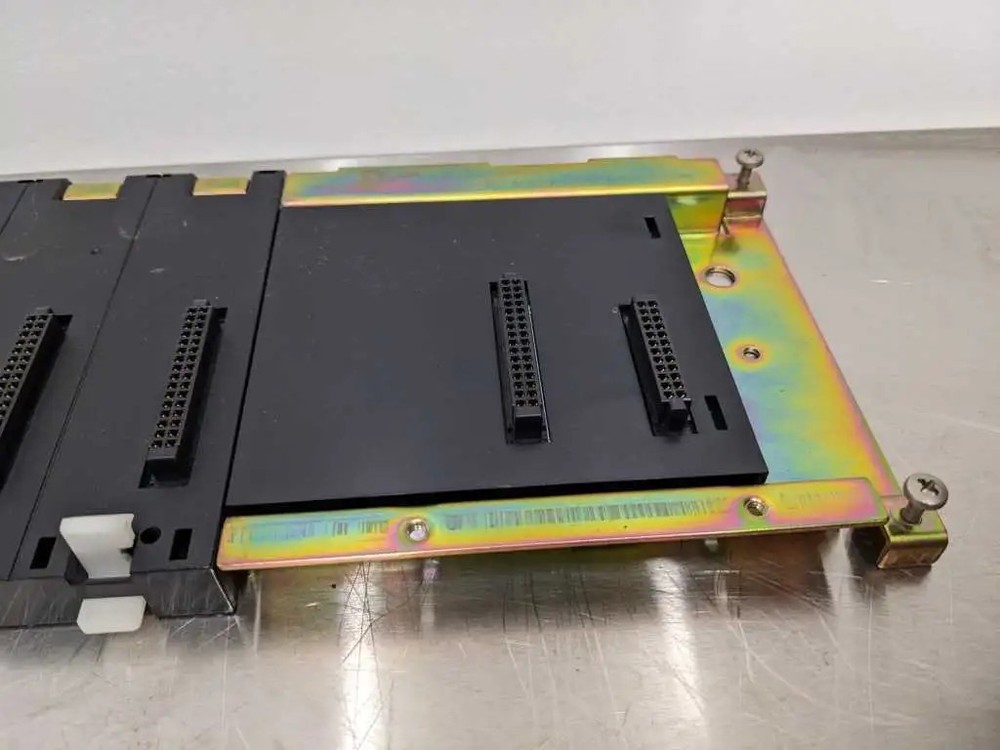 Omron C200HW-BC051 Base Unit