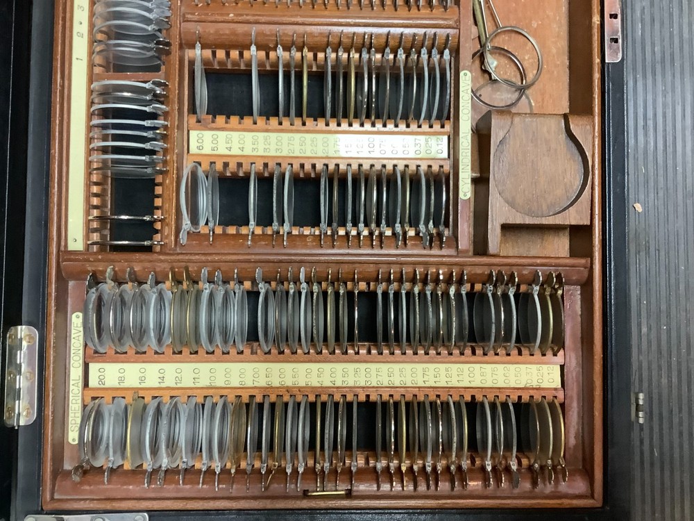 Vintage Optometrist Trial Lens & Fitting Kit In Latched Case