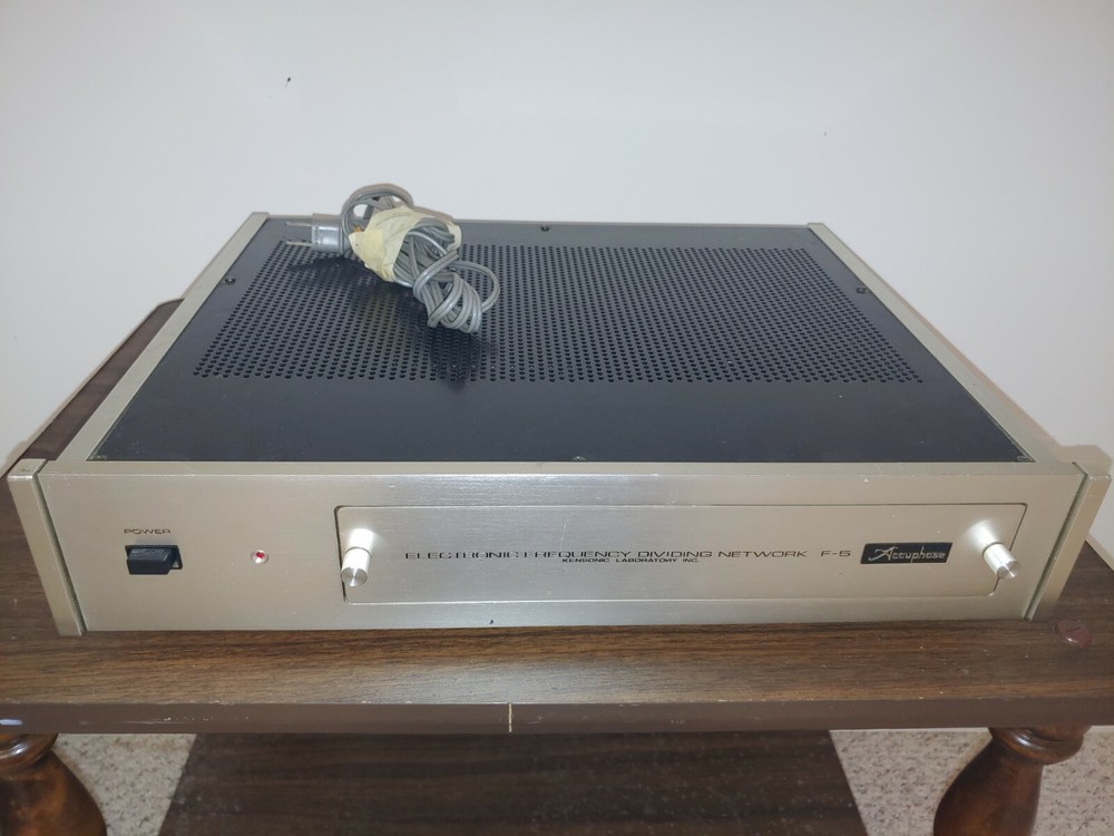 Accuphase F5 electronic crossover