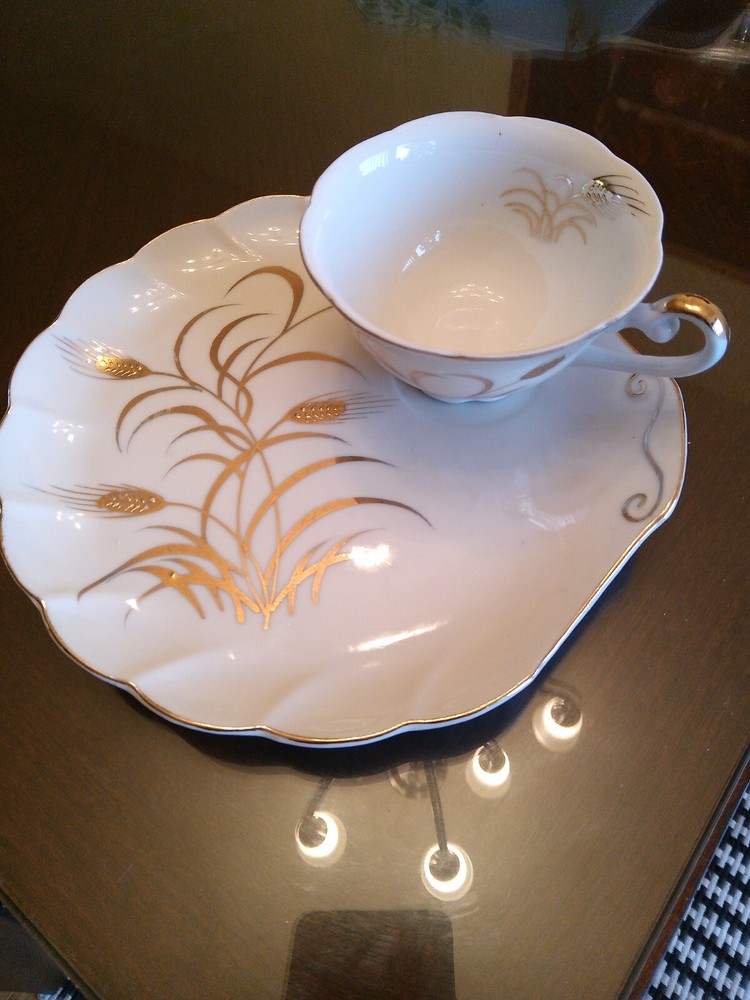 Lefton Luncheon Plate Tea Cup Shell Shape Wheat Pattern Porcelain 4 Sets