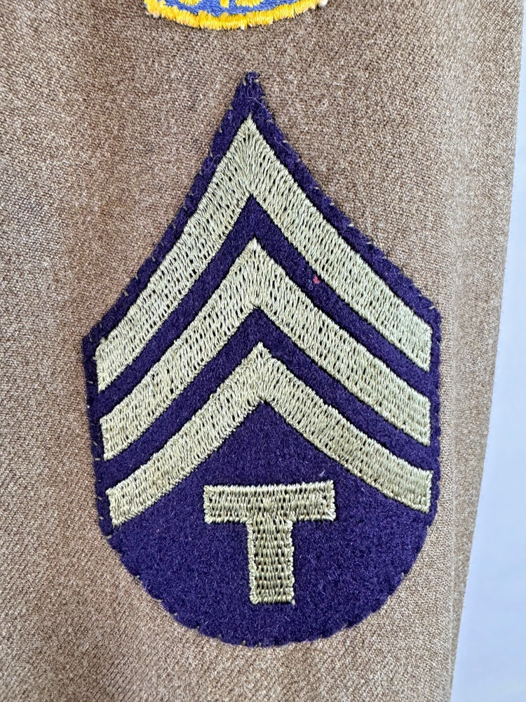 WWII US ARMY IKE JACKET OISE ETO COMMUNICATIONS & 9TH ARMY PATCHES - DATED