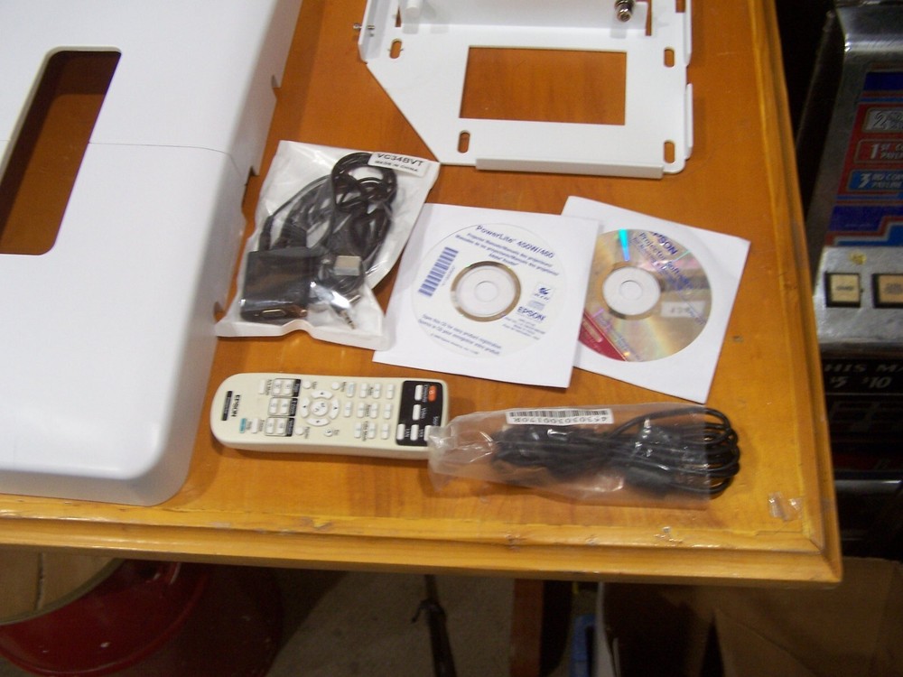 Complete Epson BrightLink 450Wi Interactive Projector / H317A lamp hours 41